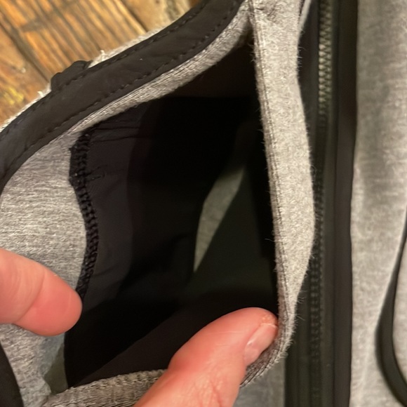 Lululemon reversible hooded vest. Size 4. - Picture 7 of 10